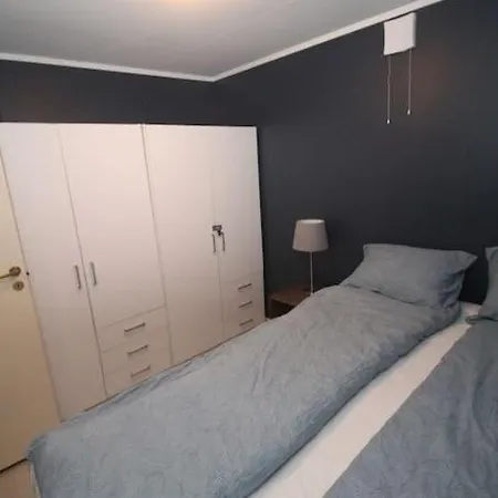 Fully-furnished In Lejlighed *
